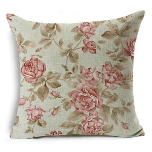 Linnen kussenhoes met vintage roze rozenpatronen op een beige achtergrond