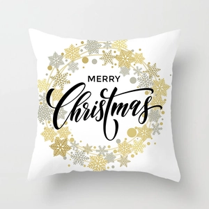 Λεπτομέρεια με νιφάδες χιονιού και κείμενο Merry Christmas σε λευκή μαξιλαροθήκη