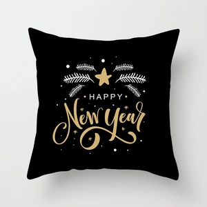 Λεπτομέρεια Happy New Year και χρυσό αστέρι σε μαύρη εορταστική θήκη μαξιλαριού