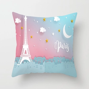 Dettaglio copricuscino a tema Parigi con illustrazione torre Eiffel e luna