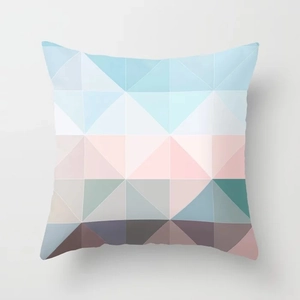 Housse de coussin aux motifs triangles géométriques roses et bleus avec texture moderne