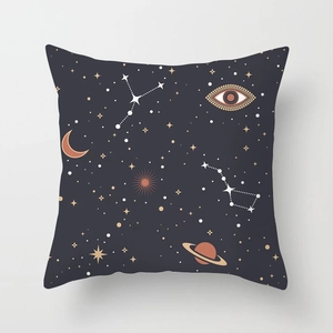 Federa quadrata con luna dorata, stelle e occhio mistico su sfondo blu navy intenso