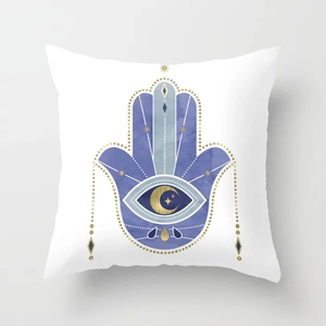 Vista dettagliata del motivo della Mano di Fatima sulla federa decorativa luna