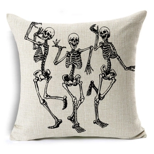Detailopname van linnen textuur met drie dansende skeletten voor Halloween-huisdecoratie