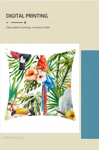Dettaglio della federa per cuscino con motivi di foresta tropicale, pappagalli e fiori