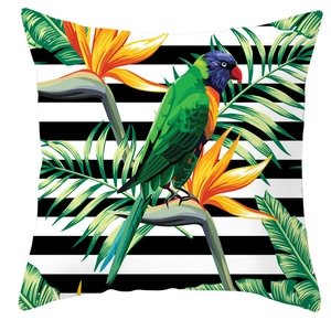 Fodera per cuscino con pappagallo tropicale e strisce bianche e nere eleganti