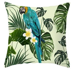 Federa per cuscino tropicale con ara, plumeria e foglie di monstera su sfondo verde chiaro