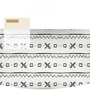 Gros plan sur le tissu imprimé géométrique noir et blanc pour housse de coussin