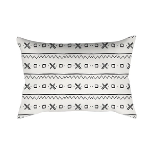 Housse de coussin lombaire motif géométrique noir et blanc au style bohème chic