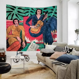 Dettaglio arazzo pittura a olio Matisse appeso sopra un divano in un soggiorno moderno