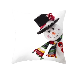 Kerst sneeuwman decoratieve kussensloop voor feestelijke bank decoratie op wit