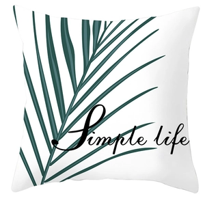 Funda de cojín blanca estilo nórdico con hoja tropical verde y frase Simple Life