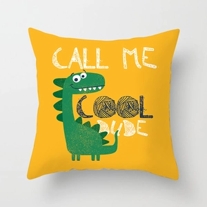 Gelber quadratischer Kissenbezug mit Cartoon-Dinosaurier und Call Me Cool Dude Aufdruck