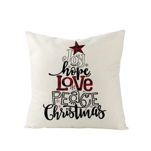 Détail de la housse de coussin de Noël scandinave montrant la texture du tissu et la typographie