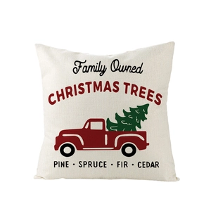Détail de la housse de coussin de Noël en lin avec motif de camion rouge vintage et sapin