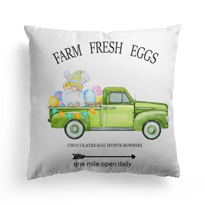 Detail van Pasen kussenhoes met vintage truck, kabouter en bloemenkrans print