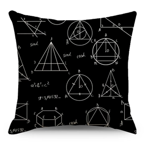 Schwarzer quadratischer Kissenbezug mit weißen mathematischen Formeln und Geometriedruck