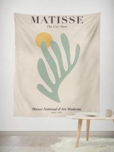 Détail artistique d'une tapisserie style Matisse dans un salon nordique minimaliste