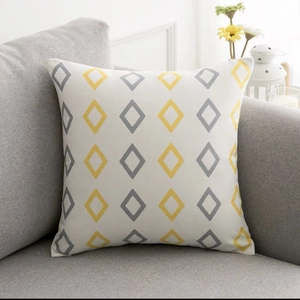 Federa per cuscino con motivi geometrici gialli e grigi su tessuto color avorio