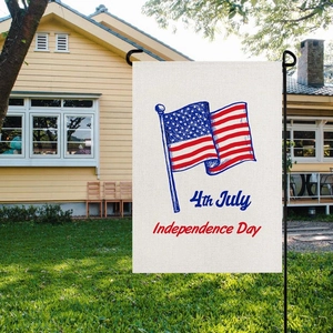 Dettaglio della bandiera da giardino del 4 luglio in lino con stampa bandiera americana
