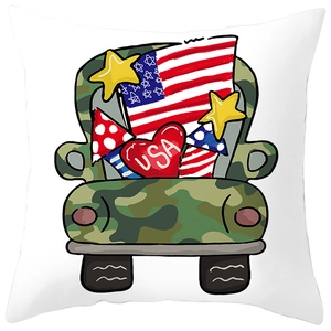 Détail de l'imprimé camion USA sur une housse de coussin blanche en peau de pêche