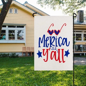 Dettaglio della bandiera da giardino in lino con grafica Merica su supporto nero