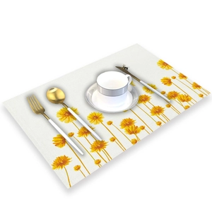 Set de table en coton et lin à motif floral jaune avec des couverts élégants