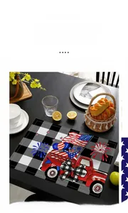 Détail du set de table Fête de l'Indépendance avec camion rouge et drapeau US