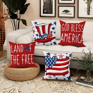 Lot de quatre housses de coussin Fête de l'Indépendance avec étoiles sur canapé blanc