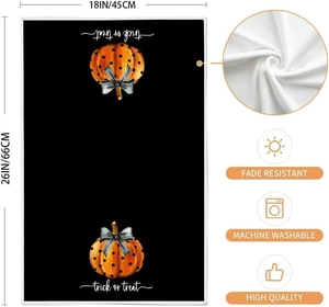 Dettaglio dell'asciugamano di Halloween con texture morbida e motivo di zucca decorativo