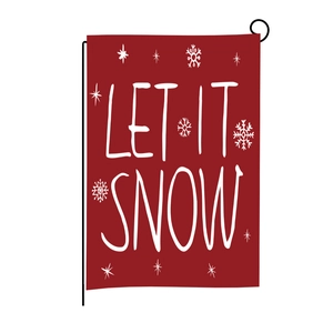 Detail der roten Weihnachts-Gartenfahne mit Let It Snow Text und Schneeflocken