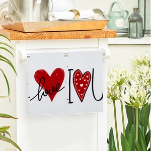 Set van twee witte absorberende keukendoeken met rode hartjes en Love-tekstontwerp