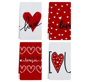 Detail van vierdelige rode hart keukendoeken met love borduursel en zachte textuur details