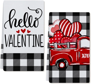 Detalle de paños de cocina de San Valentín con camión rojo, corazones y cuadros
