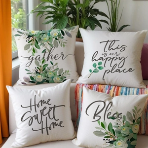 Lot de quatre housses de coussin avec motifs floraux verts et citations de maison cosy