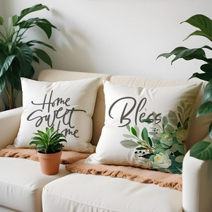 Détail des housses de coussin en coton et lin avec lettrage Home Sweet Home et motif floral