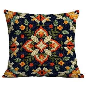Ethno-Kissenbezug im Boho-Stil mit bunter Blumenstickerei auf dunkelblauem Stoff