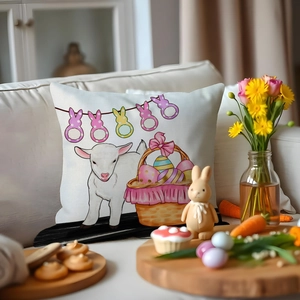 Oster-Kissenbezug mit Blumenkorb, Lamm und bunten Eiern auf weißem Stoff gedruckt