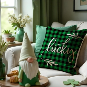 St. Patricks Day Kissenbezug mit grün-schwarzem Karomuster und Lucky-Schriftzug