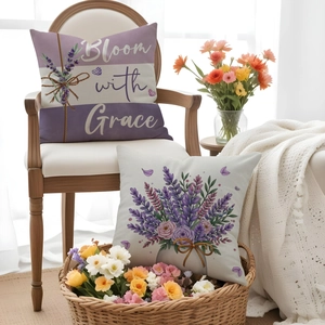 Detailansicht der Lavendelmuster auf Leinenstoff mit dem Text Bloom with Grace im Detail