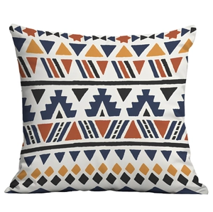Détail de la housse de coussin bohème avec motif ethnique et tissu bleu marine épais