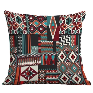 Housse de coussin bohème au motif géométrique ethnique avec des couleurs rustiques