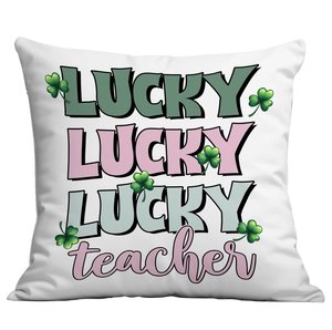 Dettaglio federa bianca per San Patrizio con trifogli verdi e testo Lucky Teacher