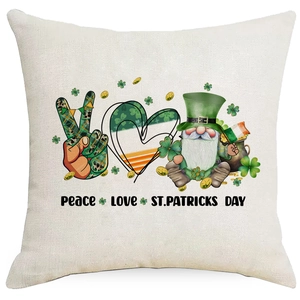 Housse de coussin Saint-Patrick avec gnome et trèfle sur fond blanc pur