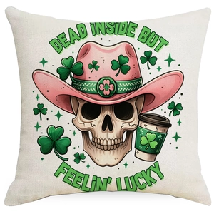 Détail d'une taie d'oreiller Saint-Patrick avec squelette, chapeau de cowboy rose et trèfle