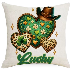 Détail de la housse de coussin Saint-Patrick avec texte Lucky et motif cœur trèfle