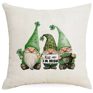 Détail montrant la texture du lin de la housse de coussin avec gnome de la Saint-Patrick