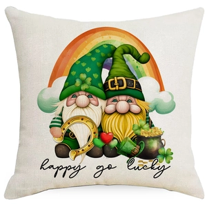 Housse de coussin Saint-Patrick avec gnomes arc-en-ciel et trèfles sur lin