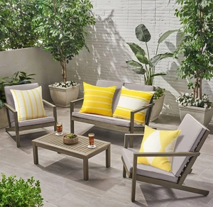 Conjunto de muebles de jardín con cojines grises impermeables y almohadas amarillas