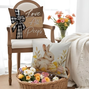Detailansicht der Oster-Kissenbezüge aus Leinen mit Vintage-Hasenprints und Blumendesigns